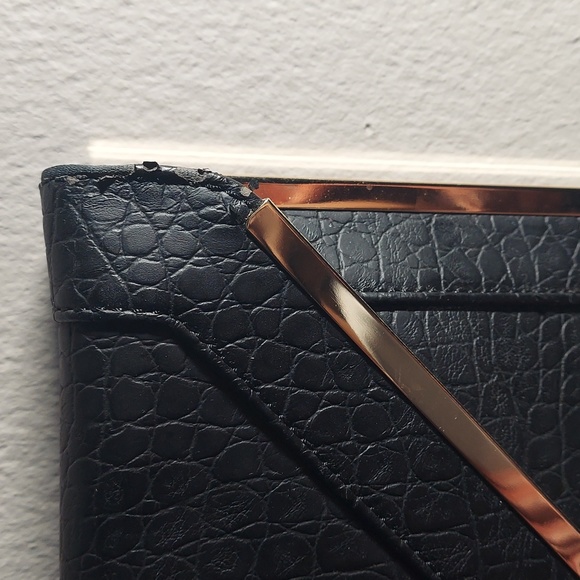Armani Exchange black faux croc leather envelope clutch - Picture 4 of 6